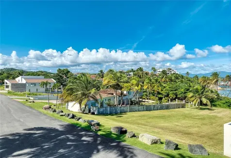 16 Surfside Humacao PR 00791