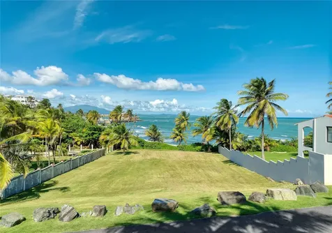 16 Surfside Humacao PR 00791