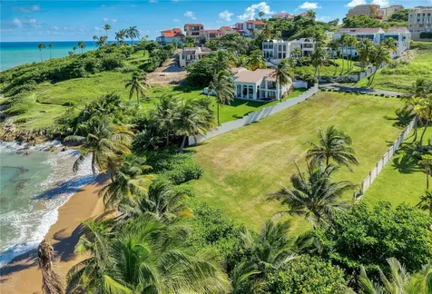 16 Surfside Humacao PR 00791
