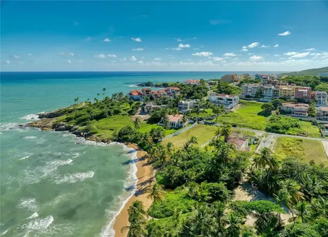 16 Surfside Humacao PR 00791