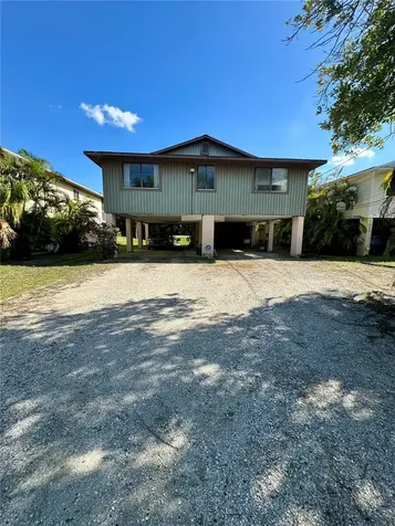 1048 Ricardo Place NE St Petersburg FL 33702