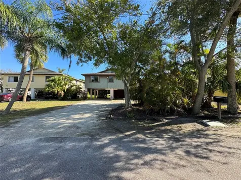 1048 Ricardo Place NE St Petersburg FL 33702