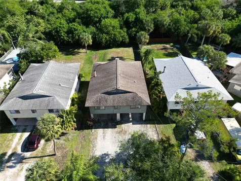 1048 Ricardo Place NE St Petersburg FL 33702