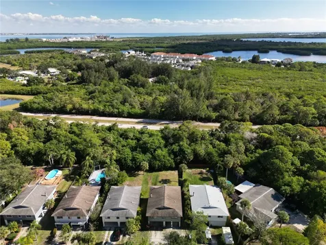 1048 Ricardo Place NE St Petersburg FL 33702