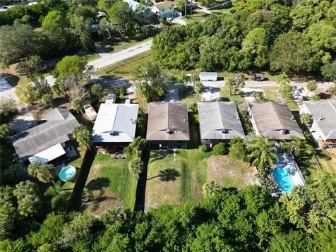 1048 Ricardo Place NE St Petersburg FL 33702