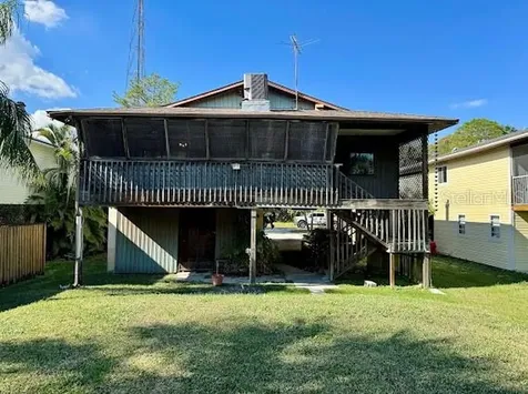 1048 Ricardo Place NE St Petersburg FL 33702