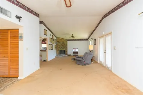 1048 Ricardo Place NE St Petersburg FL 33702