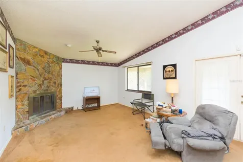 1048 Ricardo Place NE St Petersburg FL 33702