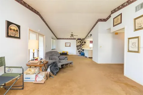 1048 Ricardo Place NE St Petersburg FL 33702