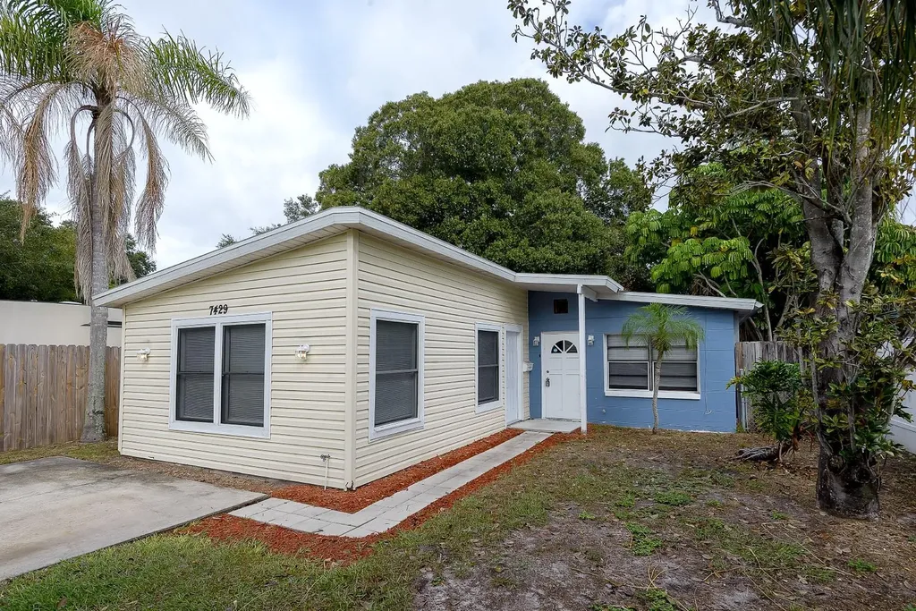 7429 35th Avenue N St Petersburg FL 33710