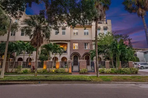 516 Beach Dr NE St Petersburg FL 33701