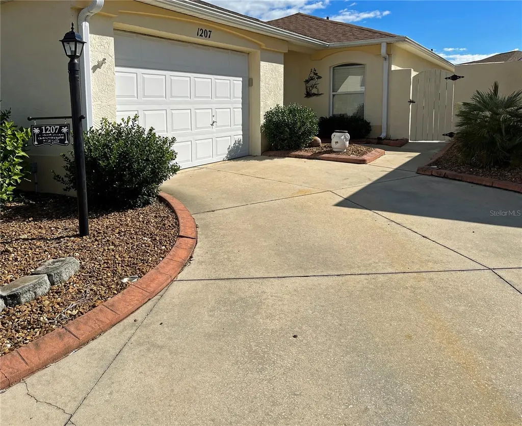 1207 Santa Cruz Drive The Villages FL 32162