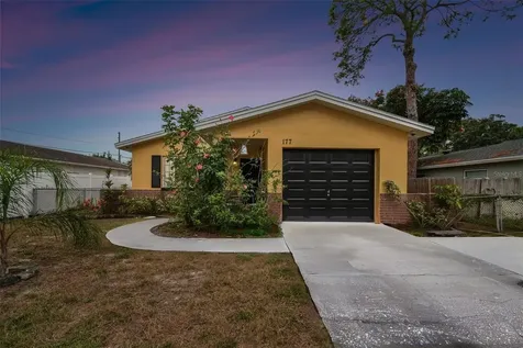 177 NE Lincoln Circle N St Petersburg FL 33702