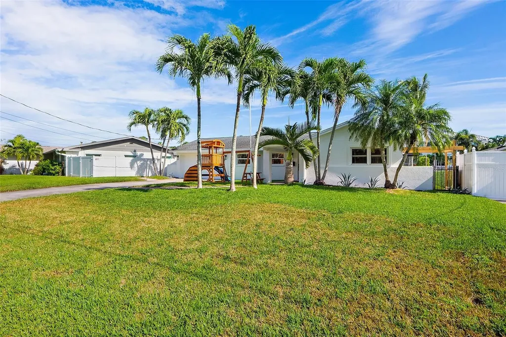 3933 13th Way NE St Petersburg FL 33703