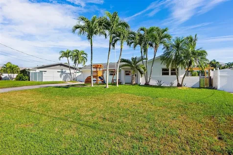 3933 13th Way NE St Petersburg FL 33703