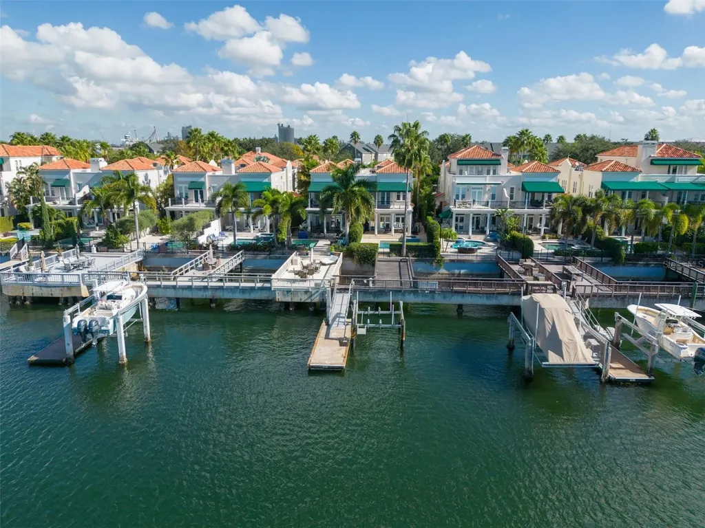 1147 Abbeys Way Tampa FL 33602