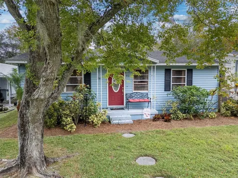 814 N New Hampshire Avenue Tavares FL 32778