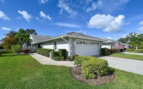 7704 Palm Aire Lane Sarasota FL 34243