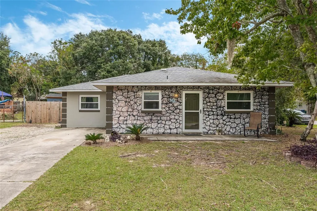 580 Pomelo Avenue Tavares FL 32778