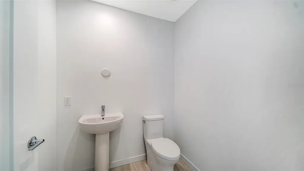 301 Quay Commons Sarasota FL 34236