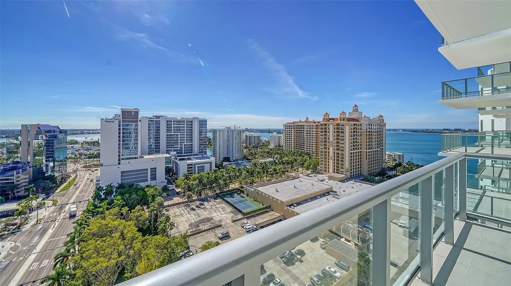 301 Quay Commons Sarasota FL 34236