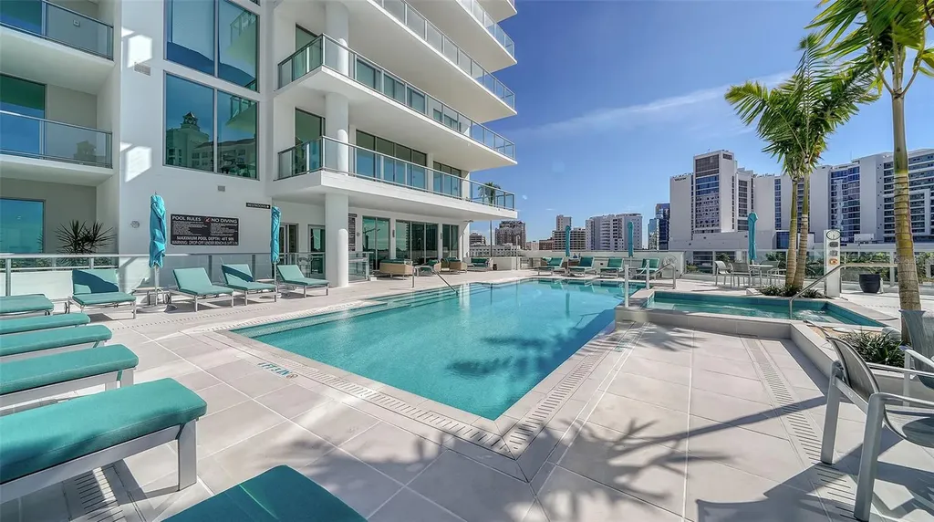 301 Quay Commons Sarasota FL 34236