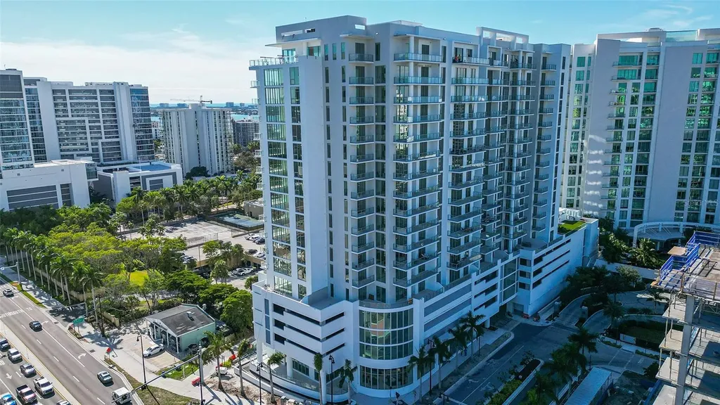 301 Quay Commons Sarasota FL 34236