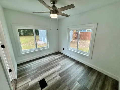 5153 17th Street Zephyrhills FL 33542