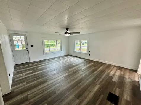 5153 17th Street Zephyrhills FL 33542