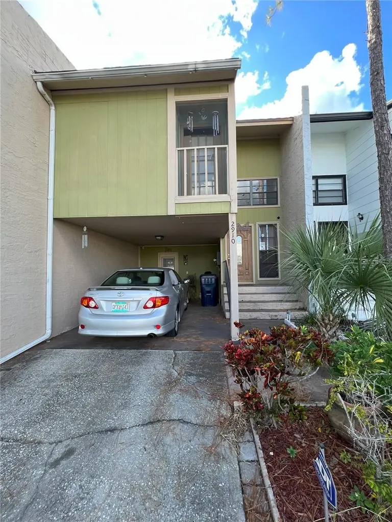 2910 Kelly Ridge Lane Tampa FL 33604
