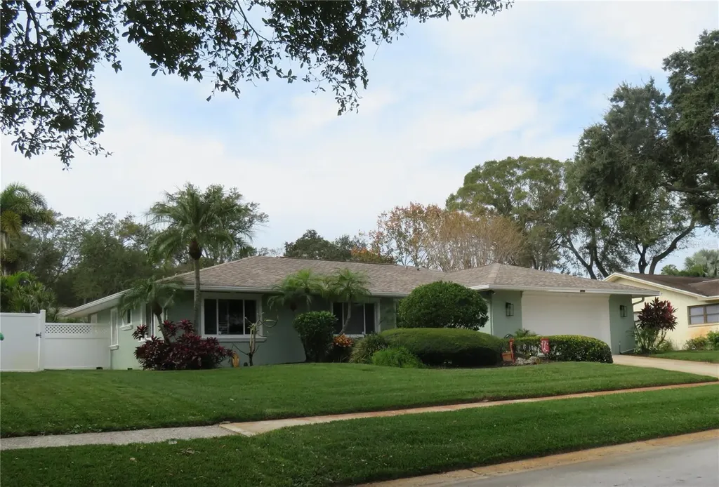 2556 Redwood Way Clearwater FL 33761