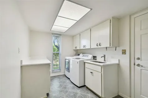 1981 Hawaii Avenue NE St Petersburg FL 33703