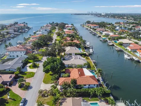 1981 Hawaii Avenue NE St Petersburg FL 33703