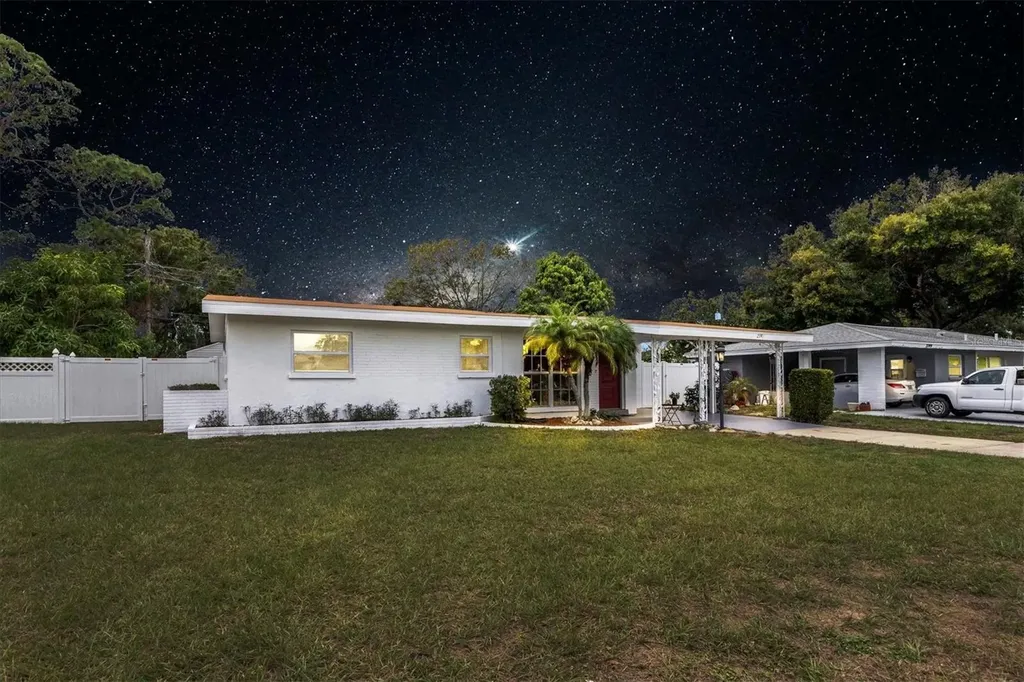 2741 Lench Place Sarasota FL 34235
