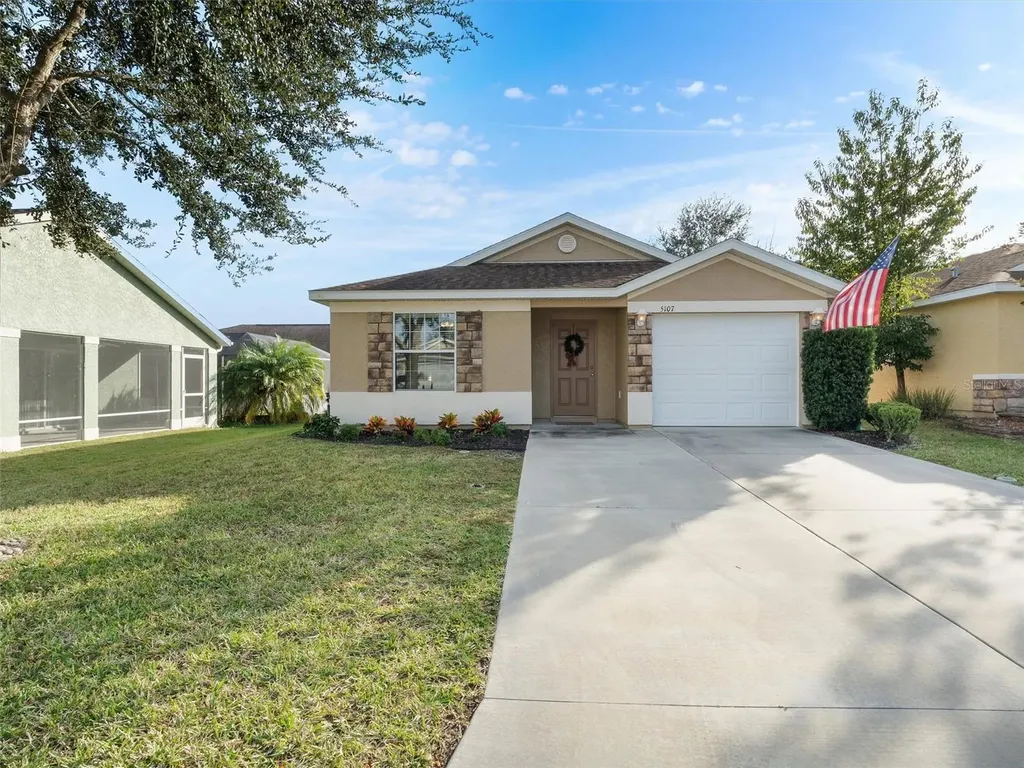 5107 NE 124th Place Oxford FL 34484