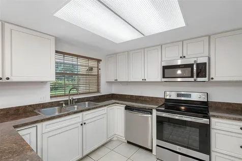 819 S Kings Avenue Brandon FL 33511