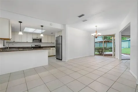 819 S Kings Avenue Brandon FL 33511