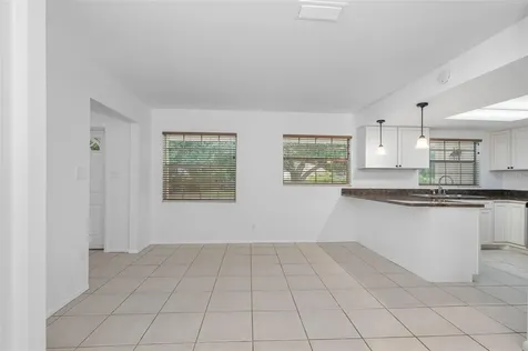 819 S Kings Avenue Brandon FL 33511