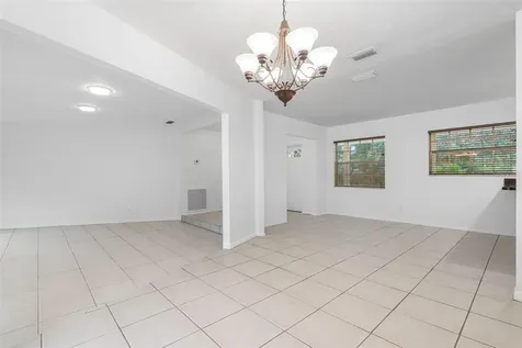 819 S Kings Avenue Brandon FL 33511