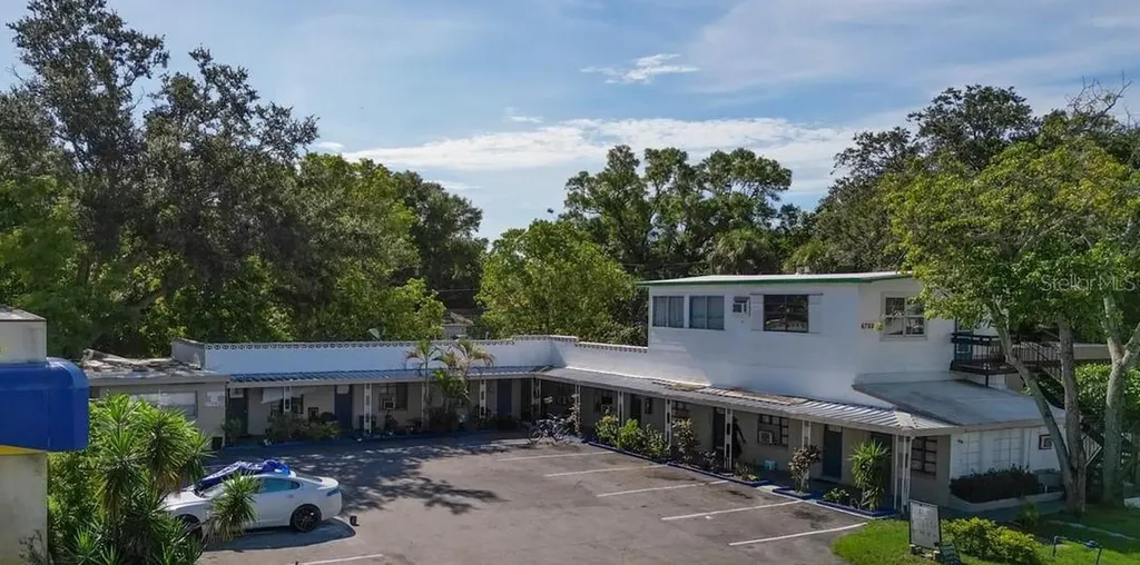 6733 4th Street N St Petersburg FL 33702