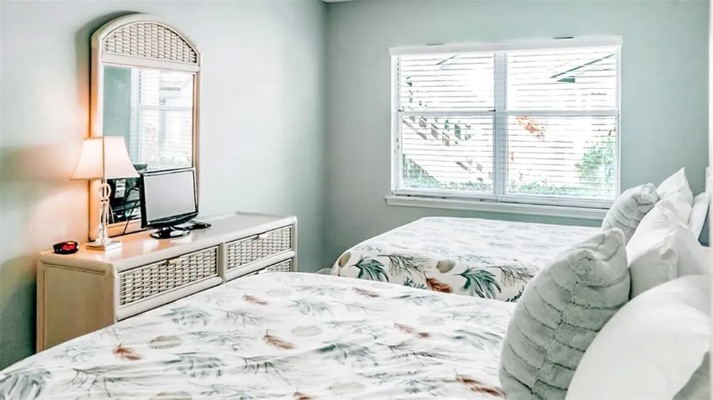 1272 Siesta Bayside Drive Sarasota FL 34242