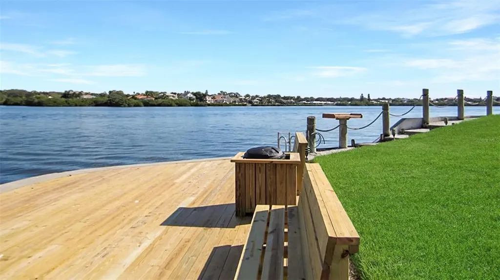 1272 Siesta Bayside Drive Sarasota FL 34242
