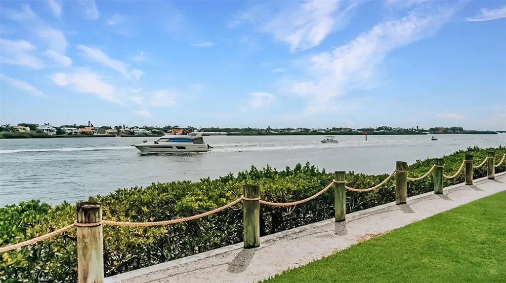 1226 Siesta Bayside Drive Sarasota FL 34242