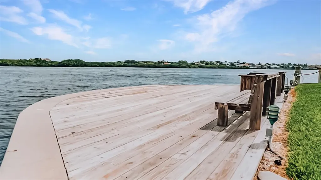 1226 Siesta Bayside Drive Sarasota FL 34242
