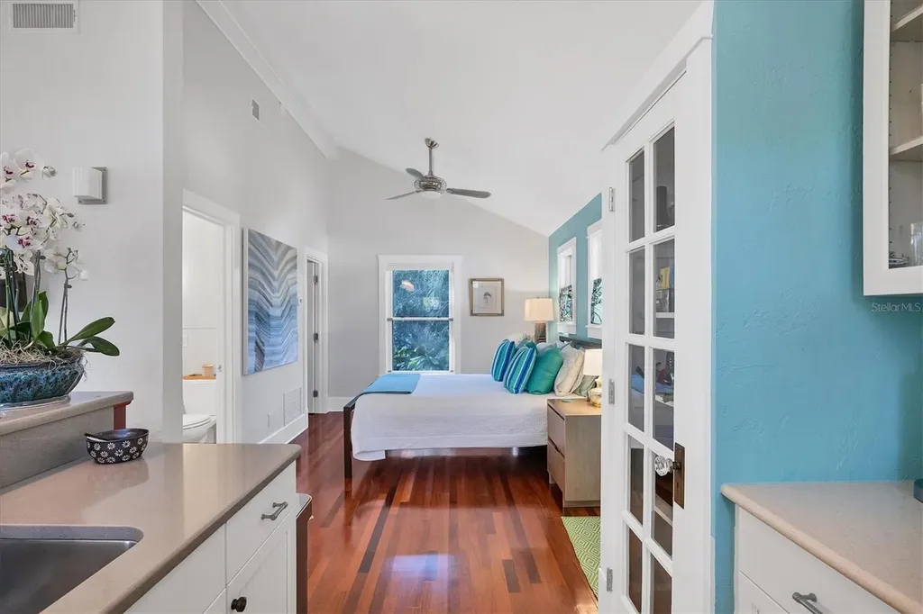 1716 Oak Street Sarasota FL 34236
