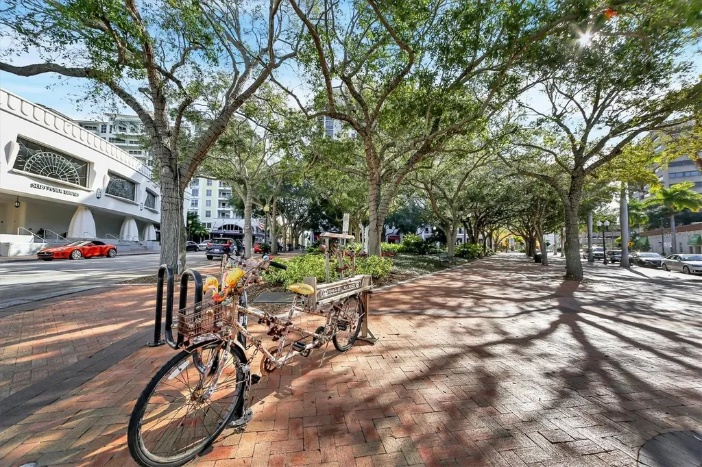1716 Oak Street Sarasota FL 34236