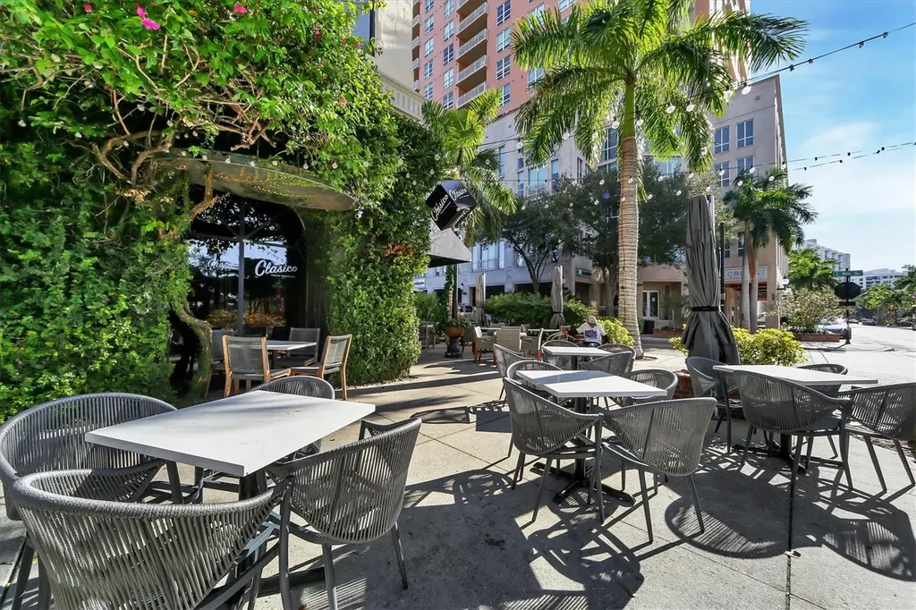 1716 Oak Street Sarasota FL 34236