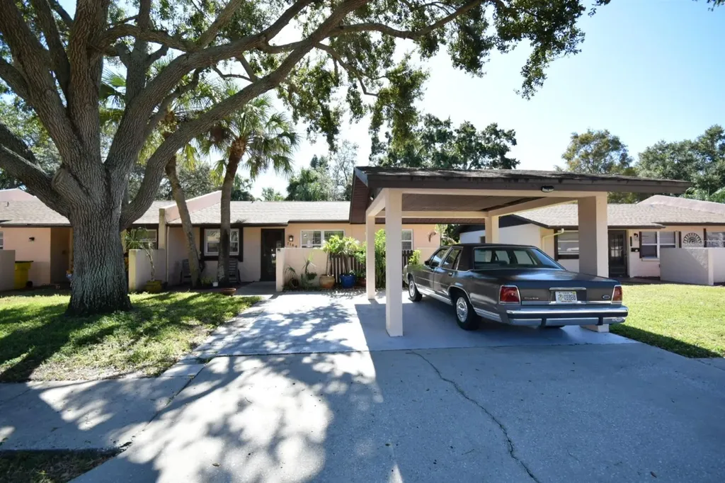 7164 55th Avenue N St Petersburg FL 33709