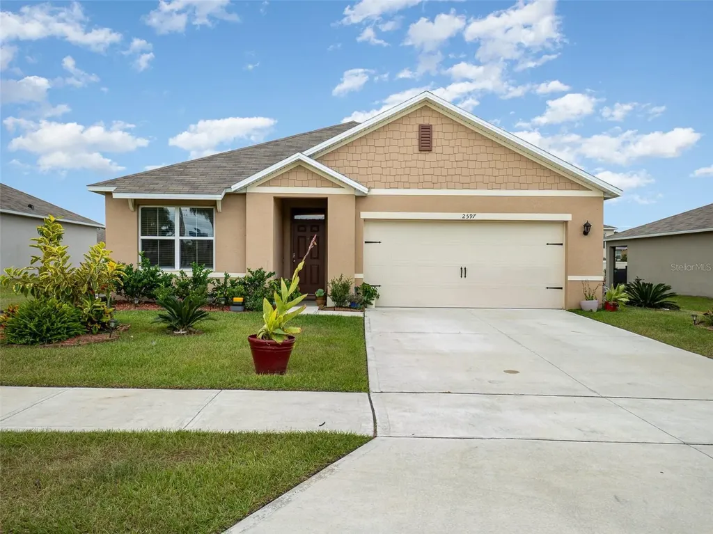 2597 Grand Central Avenue Tavares FL 32778