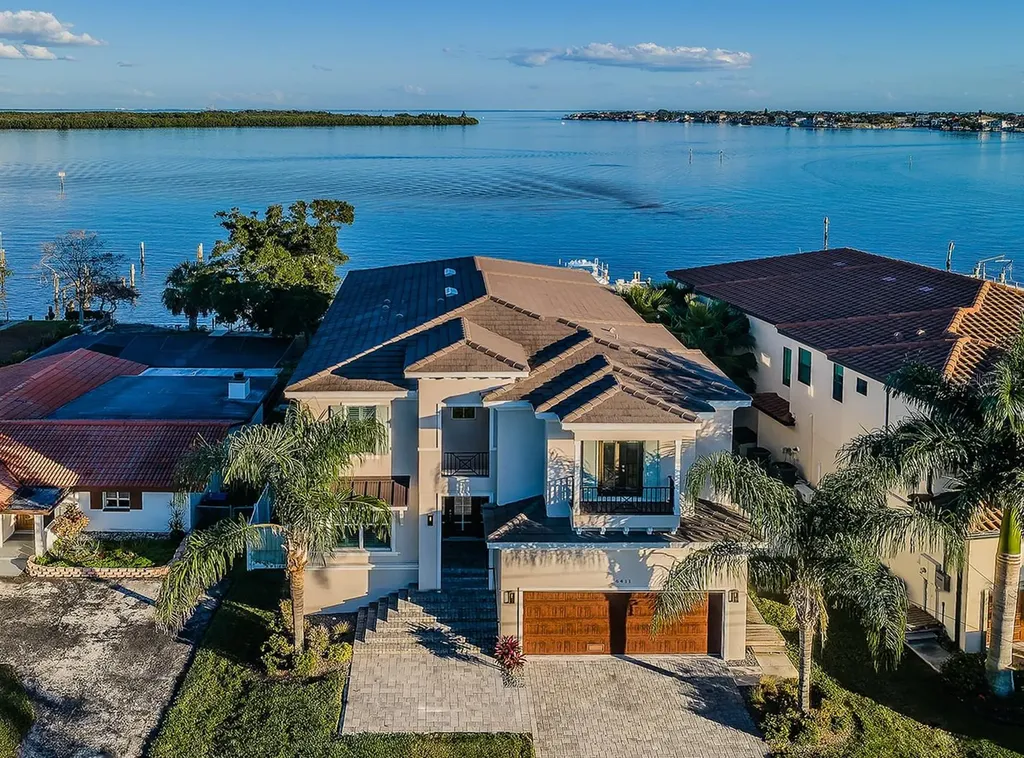 6411 Bayou Grande Boulevard NE St Petersburg FL 33702